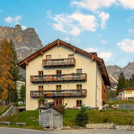 Sauna E Garage Privati - Luxury Dolomiti كورتينا دامبيتزو
