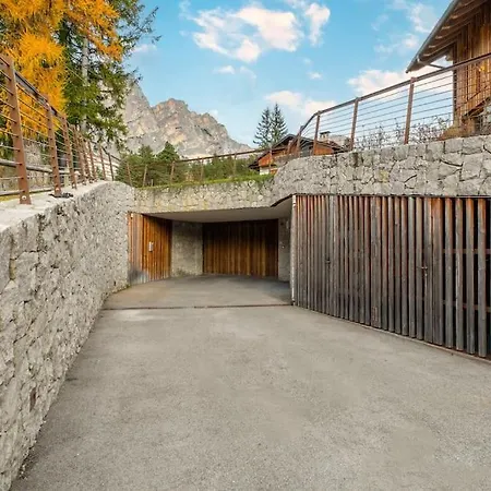 Sauna E Garage Privati - Luxury Dolomiti شقة كورتينا دامبيتزو